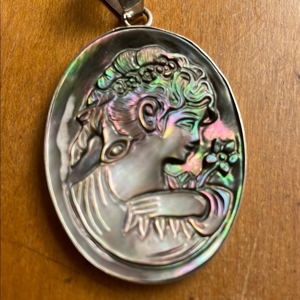 Vintage Cameo Abalone Shell Pendant